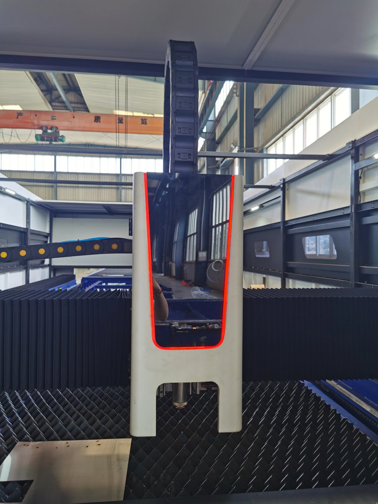 Fully Enclosed CNC Fiber Laser - Industrial Use Of Laser review and price